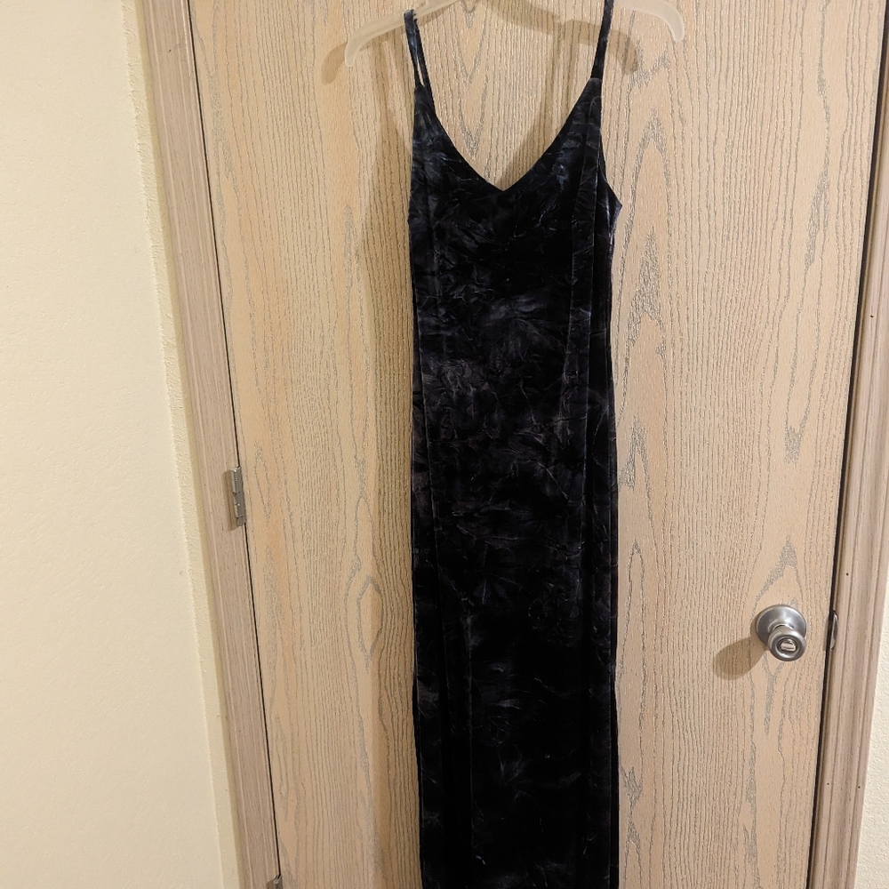 Prom Dress. Low back and V neck front. Various shades of blue. With a scarf